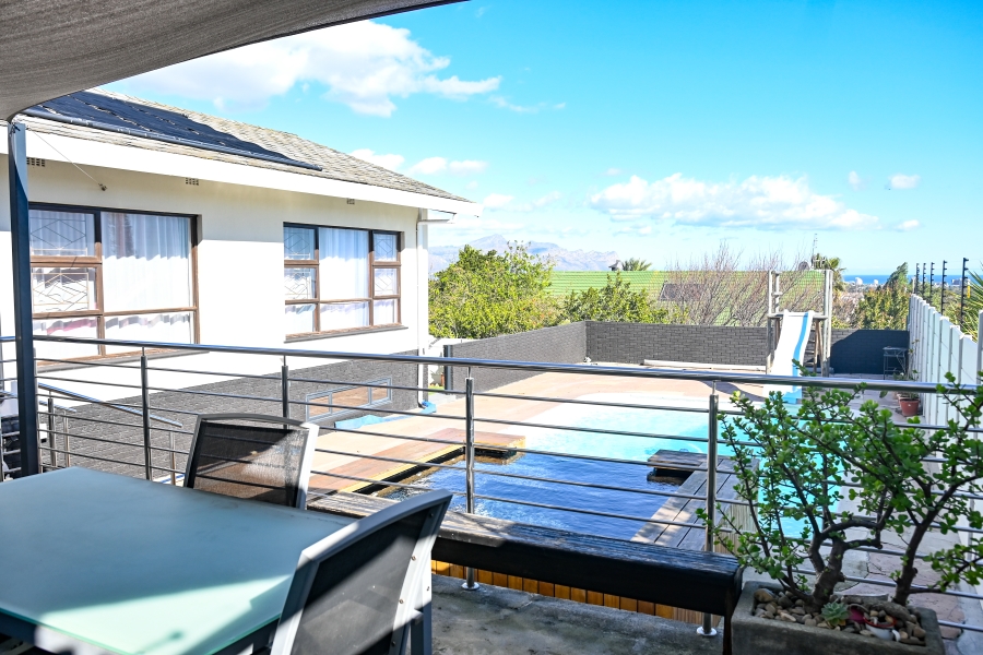 3 Bedroom Property for Sale in The Links Western Cape
